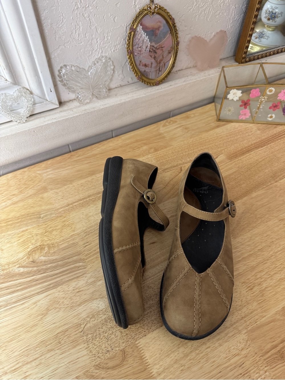 2000’s Classic Dansko Size EU 41 Tan Leather Mary Jane Flats Y2K Indie Retro